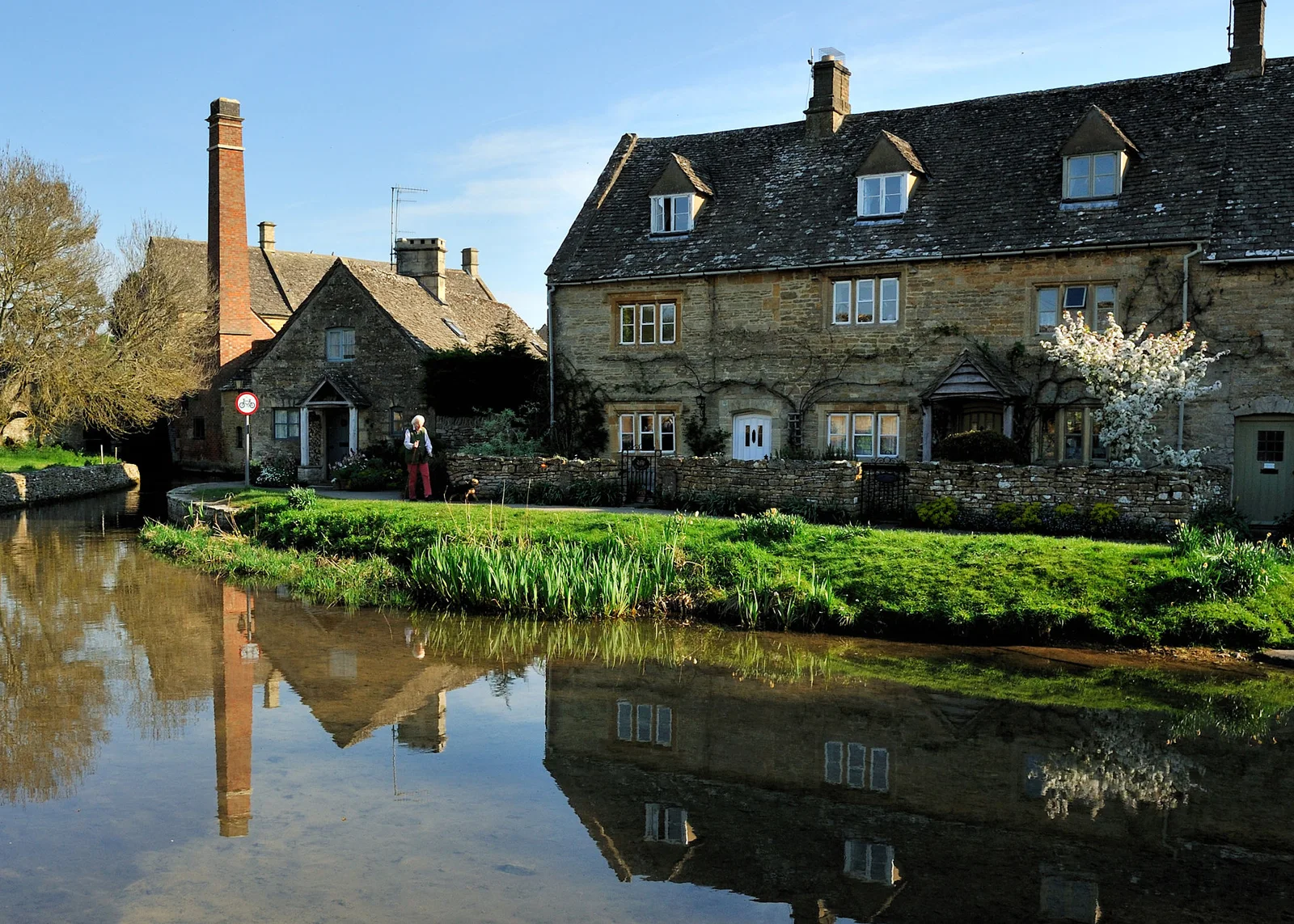 Stone cottages and the mill beside the River Eye in Lower Slaughter.
